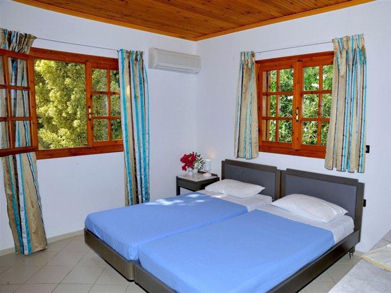 Lefkothea Villas With Large Pool, Bbq & Playground Adelianos Kampos Exterior photo